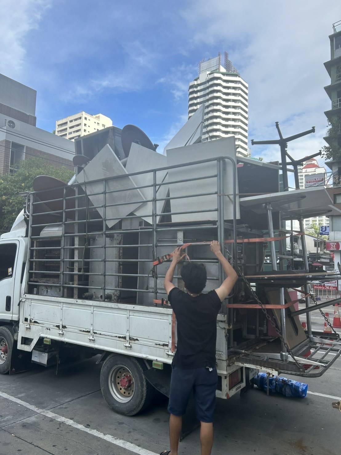 82 - https://ร้านโชคมงคลซื้อของเก่า.com | รับซื้อของเก่าทุกชนิด - ให้ราคาสูง รับซื้อเงินสด บริการรับซื้อถึงที่ 091-1650603 , 063-4309898